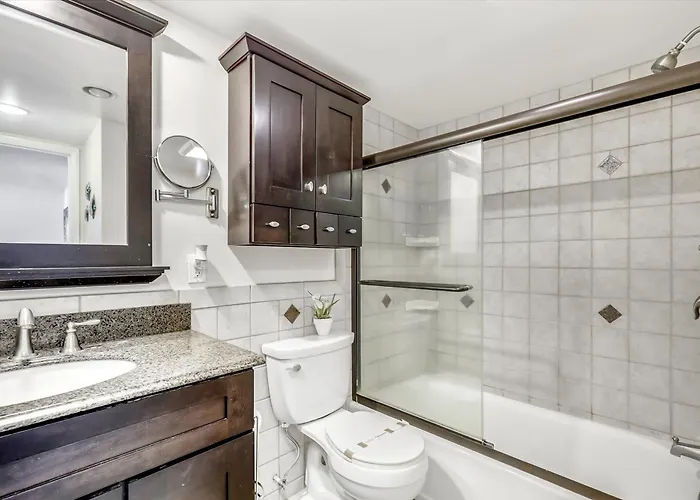 Fountainhead Towers Apartment *